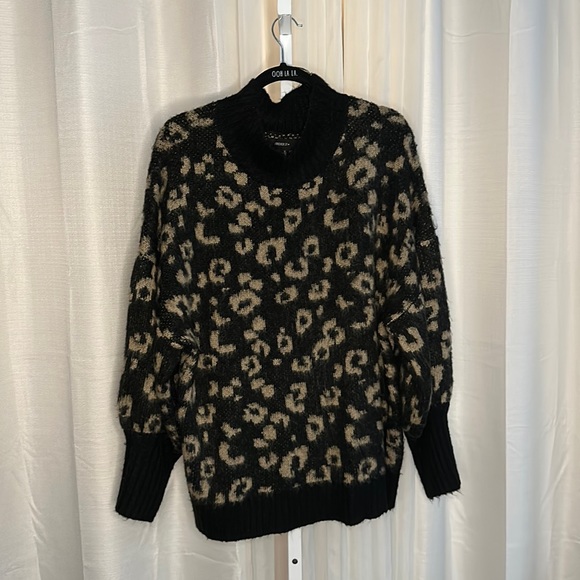 Leopard Animal Print Plus Size Sweater Bell Sleeves 2X XXL - Picture 1 of 7